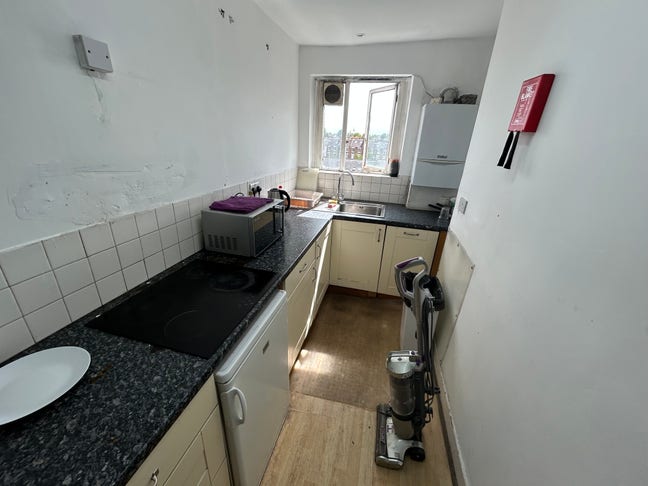  Double Ensuite Room Shepherds Bush W12 (Gold)  Main Photo