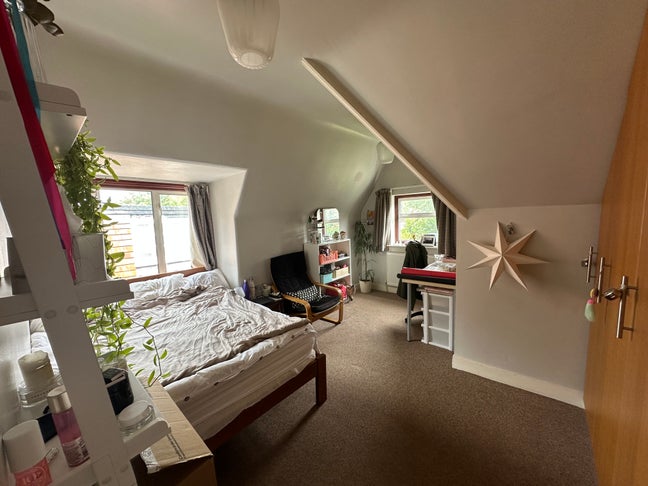 Large double room available in Golders Green Main Photo