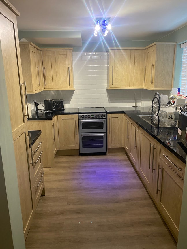 Double room in shared house Main Photo
