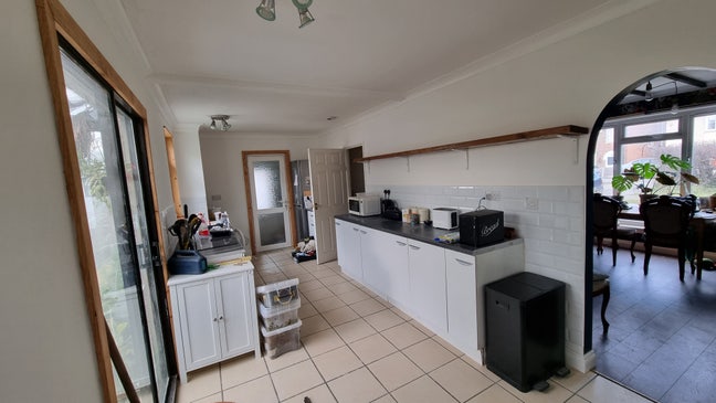 Seeking new housemate and yoga buddy 🧘🏽‍♂️  Main Photo