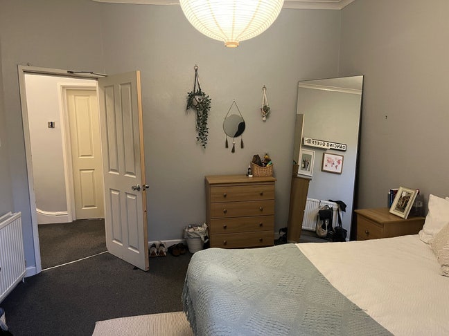 Large double in Edwardian House for professionals Main Photo