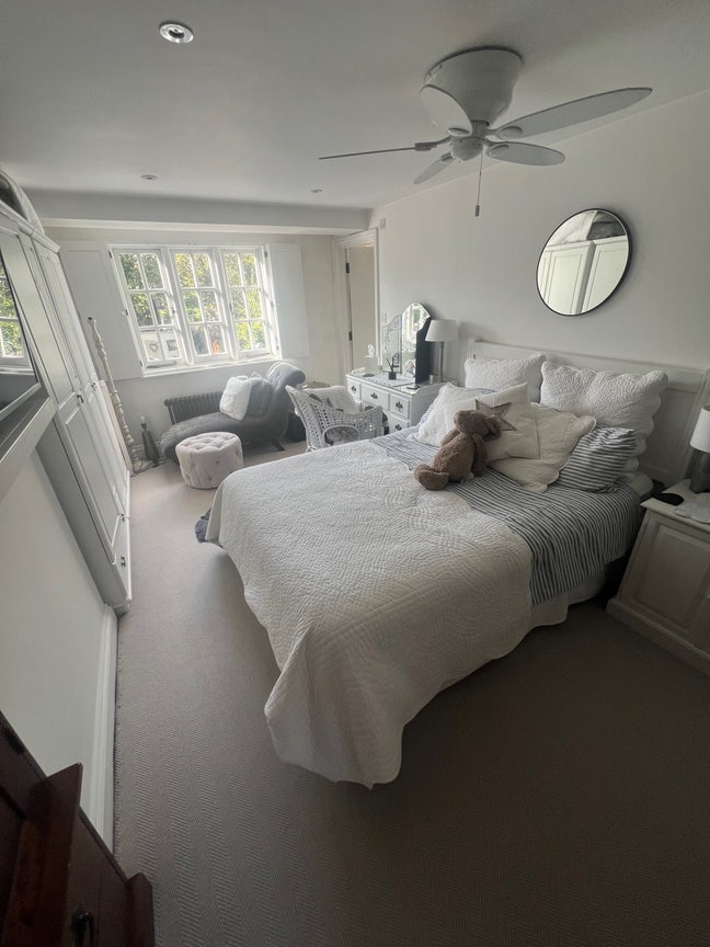 Gorgeous Room to Let in Prime Village Location Main Photo