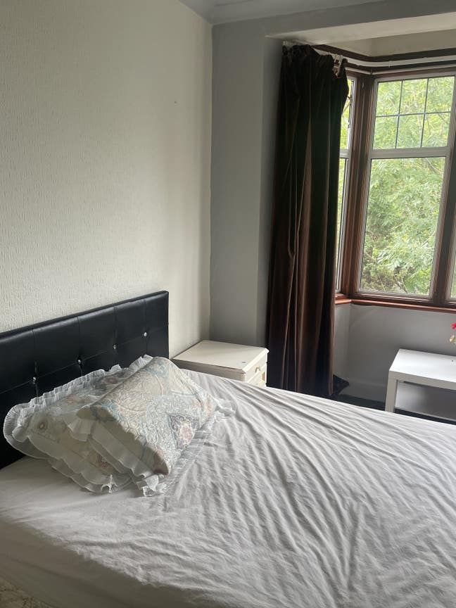 Large Double Room available in Grove Park. Main Photo