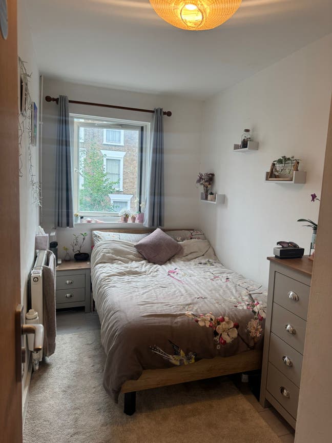 Double Room In Great Clapham Location Main Photo
