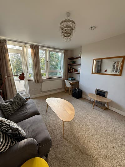 Room available - 1 minute walk to Victoria Park Main Photo