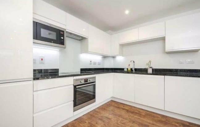 Double Room - 2 Bed Modern Flat in Wandsworth Town Main Photo