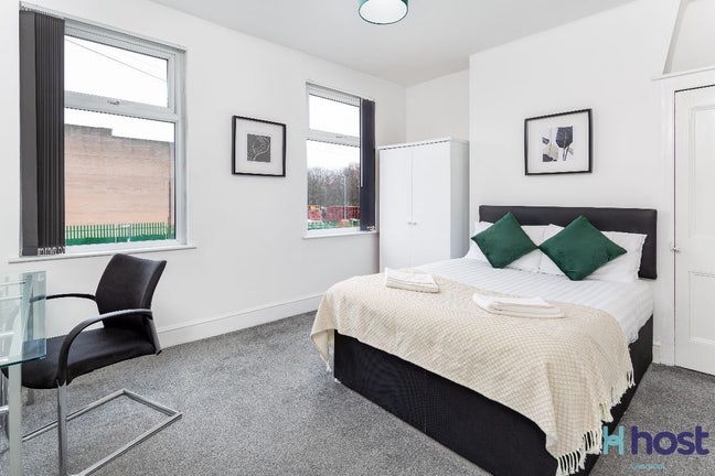 Room Available in Kensington - All Bills Included Main Photo