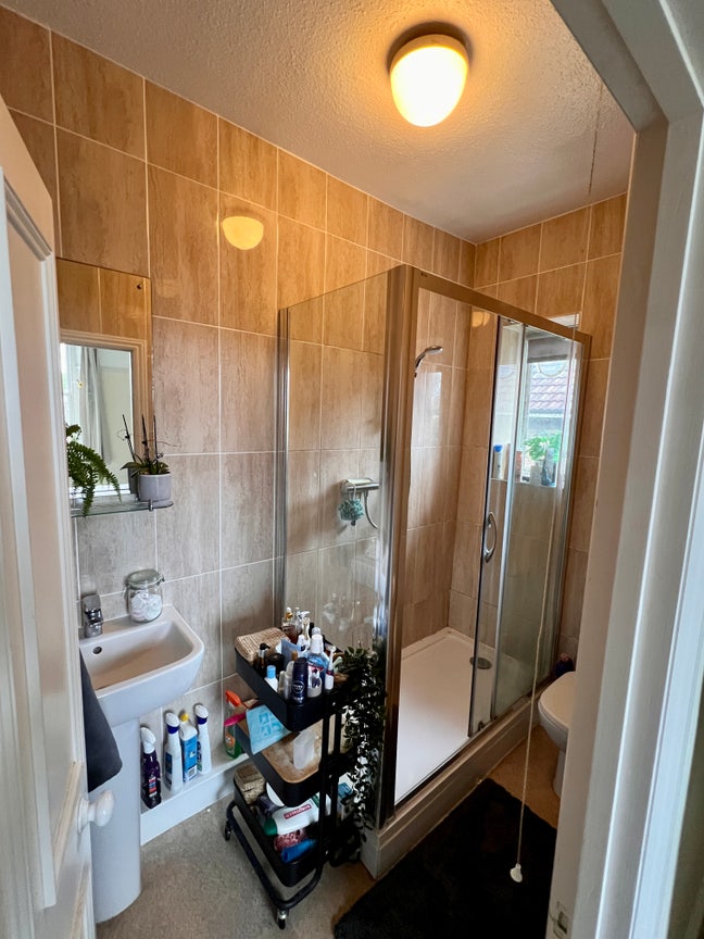 Room with en-suite bathroom in Clifton Main Photo