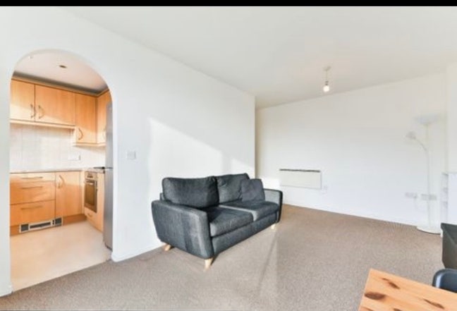 1 Bed Flat with spacious balcony Main Photo