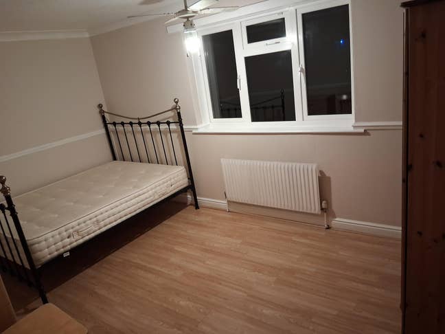 A couple of spacious double bedrooms and a nice si Main Photo