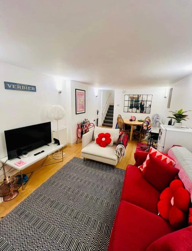 Double room available in lovely Battersea flat  Main Photo