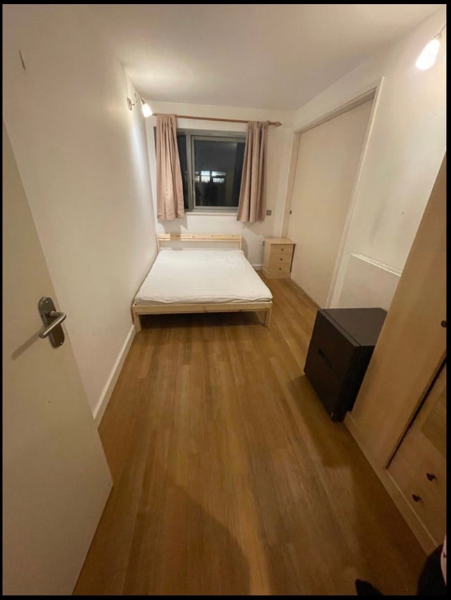 Double bedroom in North Greenwich, bills included  Main Photo
