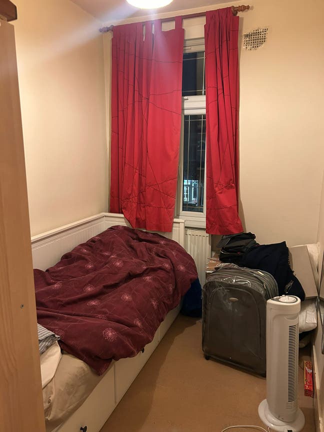 Single bedroom available with prime location Main Photo