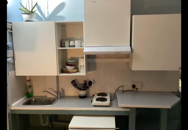 Studio Flat All Biills  Included. Shepherd’S Bush  Main Photo