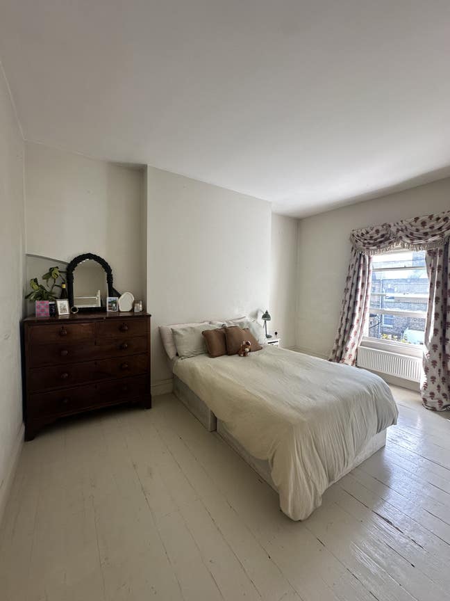 Large sunny room in West Kensington  Main Photo