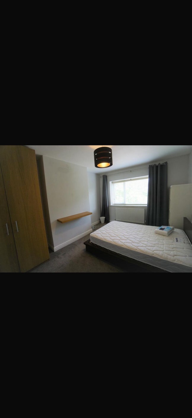 92 Park Road - Replacement tenant  Main Photo