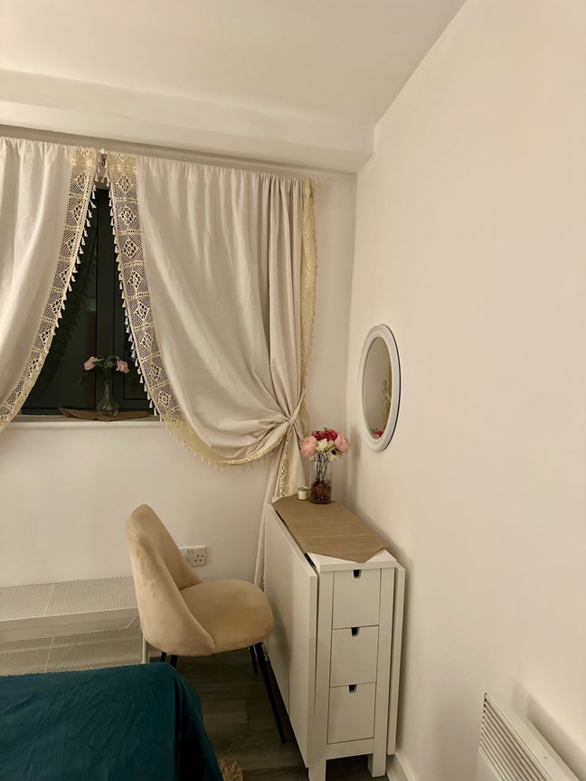 Bright Double Room – City Centre (1–2 months) Main Photo