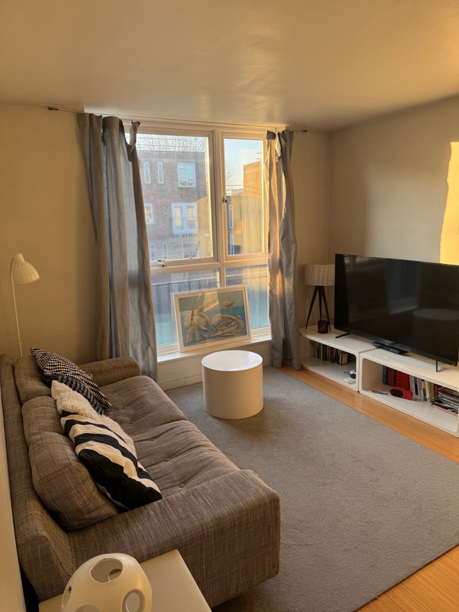 👀 for new flatmate! E2 Main Photo