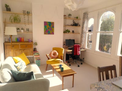 Lovey bright home in Walthamstow Main Photo