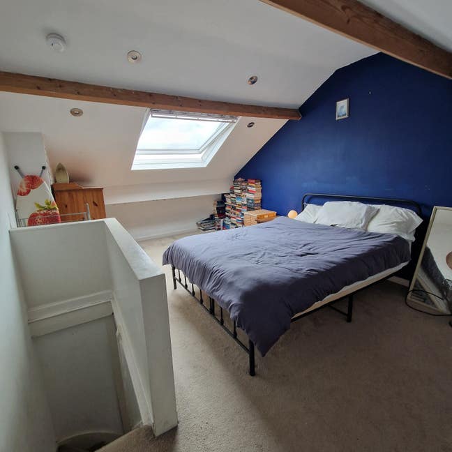 Two bed house with garden for short term let Main Photo