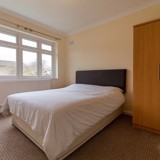 Furnished double bedroom  Main Photo