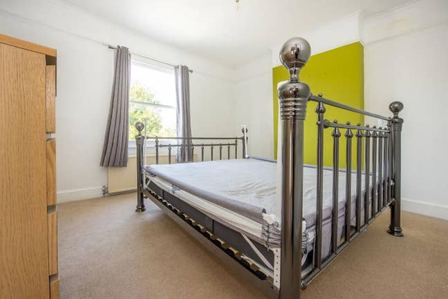 Room available at Hounslow overground station  Main Photo