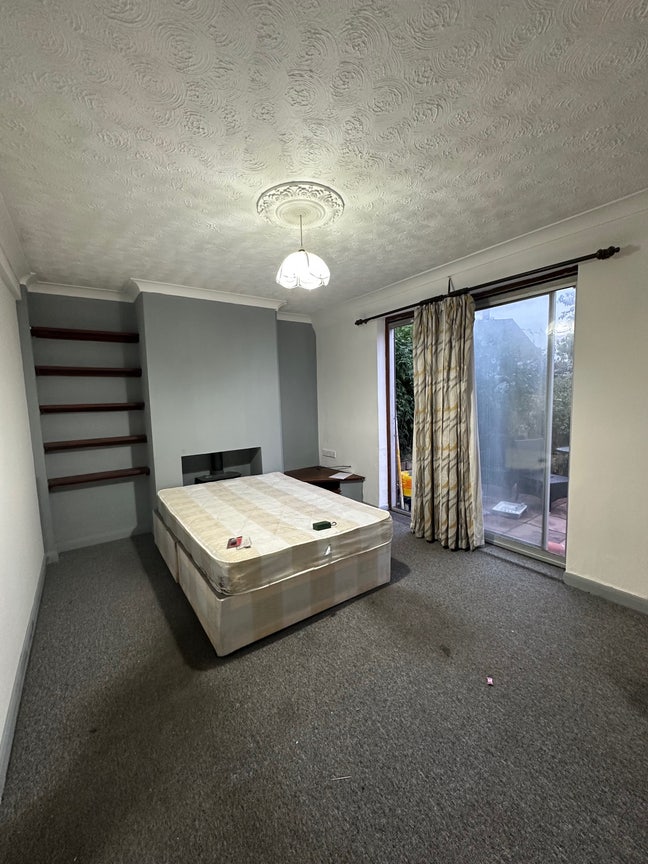 Master Room available in Rm82QL Main Photo