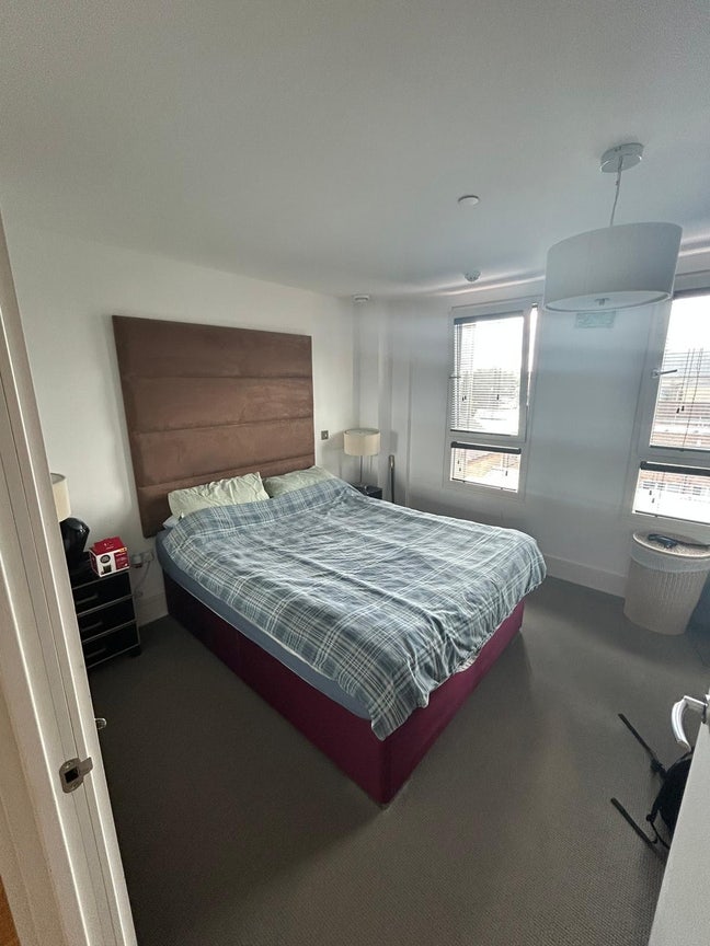 Double room with own full bathroom in modern build Main Photo