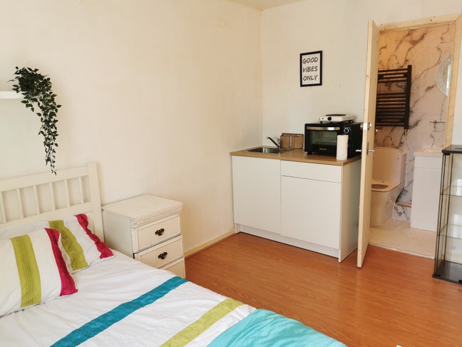 Ensuite Room Near University and City Centre Main Photo