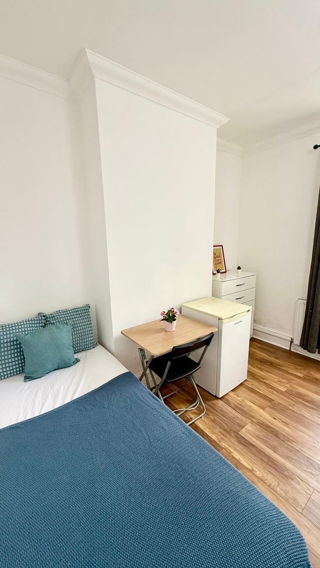 Fantas Single Room 7’ to Wembley Park Main Photo