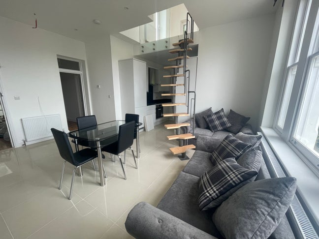 Luxury 4 Bed  All Ensuites  Croydon Gated  Main Photo