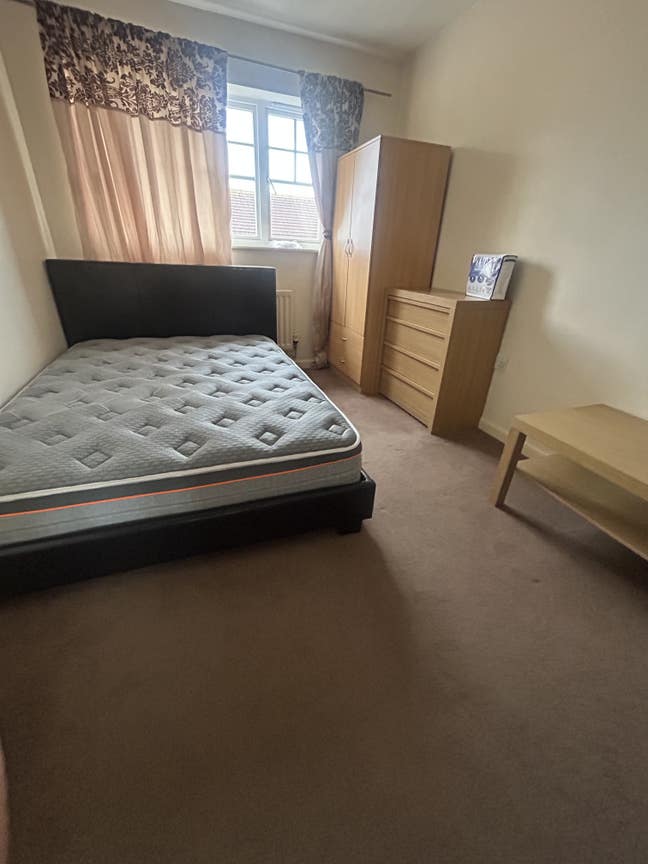 Double room in a shared house Main Photo