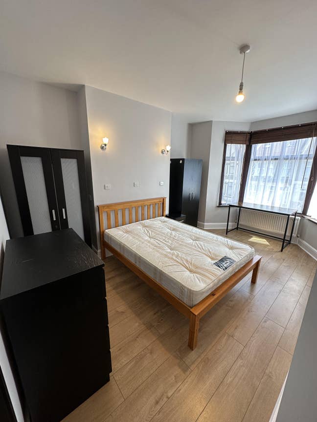 DBL ROOM 2mins to Leyton Tube - All Bills Included Main Photo