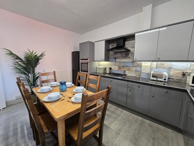 Modern Refurbished House Share in Great Location Main Photo