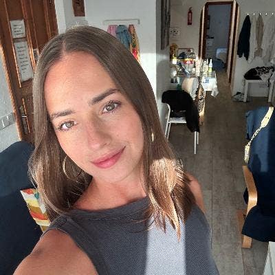 Professional Female seeks a double room Main Photo