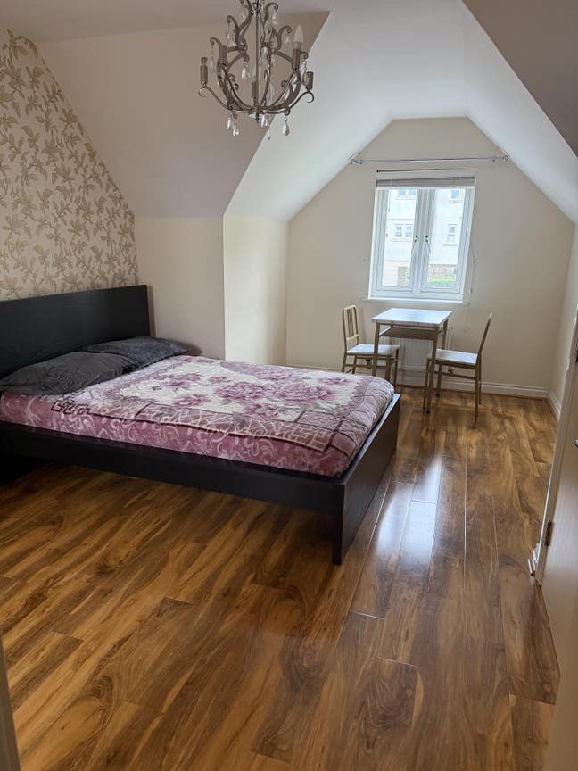 Spacious En-Suite in Dartford Main Photo
