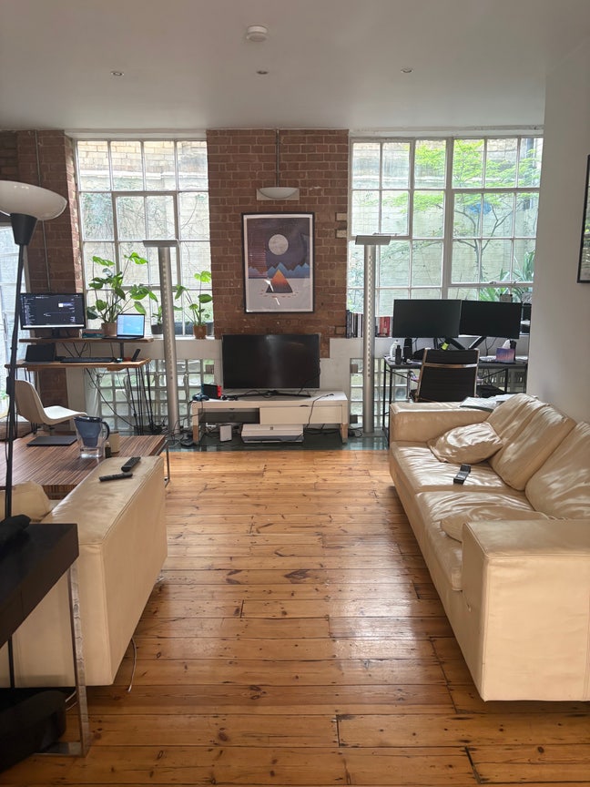 1 large double room in 2-floor loft Main Photo