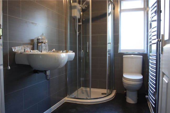 Large double bedroom in NE2 Main Photo
