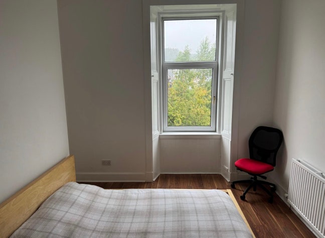 Bright Double Room– Finnart Street Greenock Main Photo