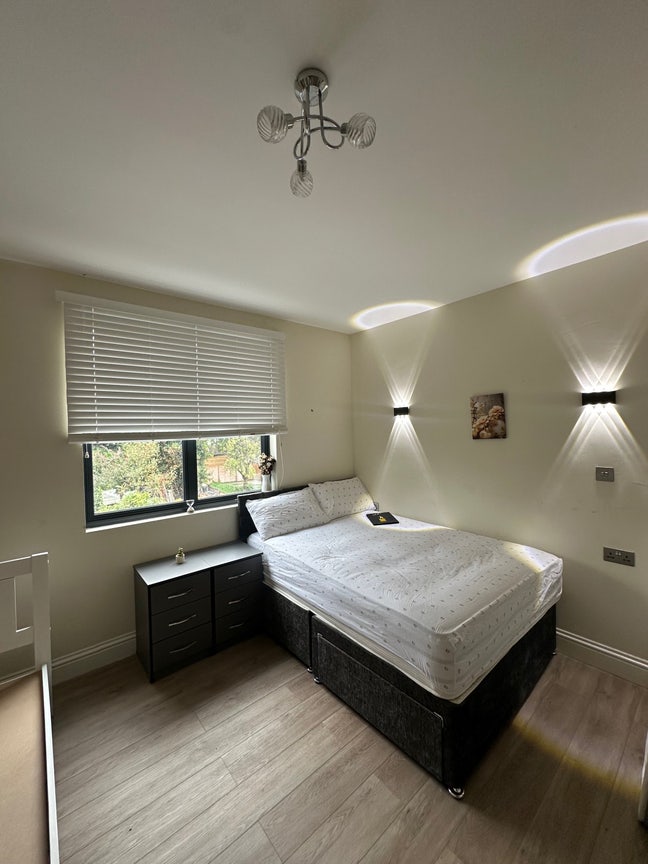 New build Big double ensuite bedroom in Norbury Main Photo