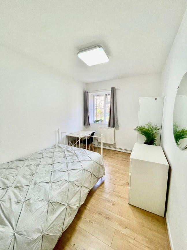  4 Amazing Rooms Near London Eye & Big Ben Main Photo