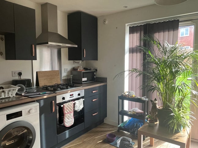 Double room available in home near City Hospital  Main Photo