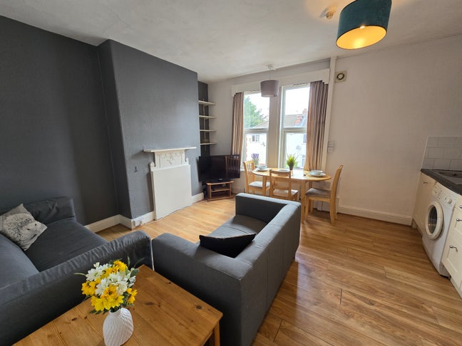 Spacious 3-Bed House in Headingley Location Main Photo