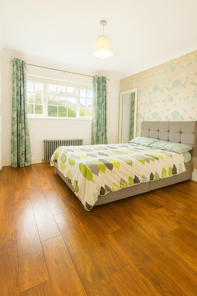 Beautiful spacious double room! Ref: 3WG Main Photo