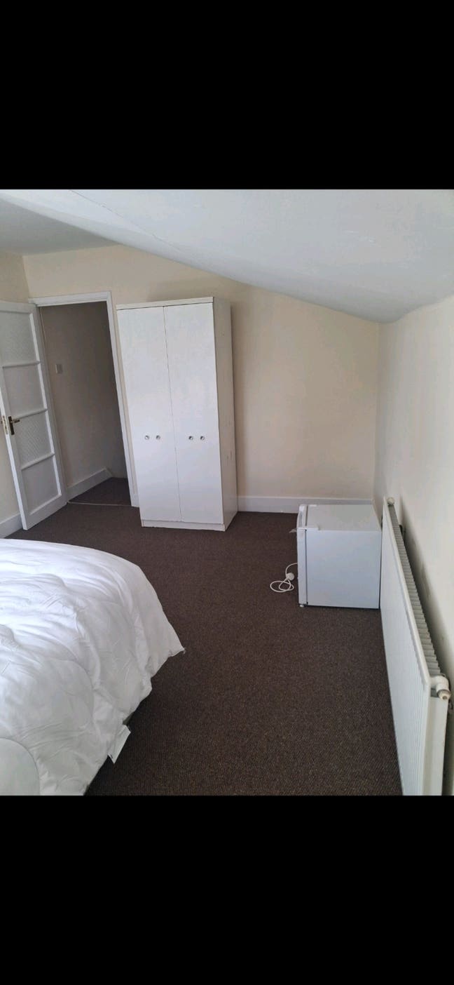 One spacious double room.Very clean and spacious. Main Photo