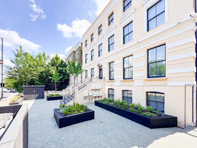 A stunning 2 bedroom 2 bath apartment in N7 Main Photo