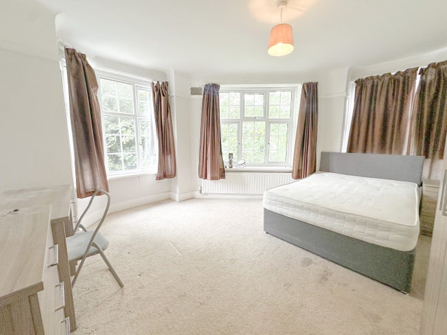 Pine Mansions - Flat Share Main Photo