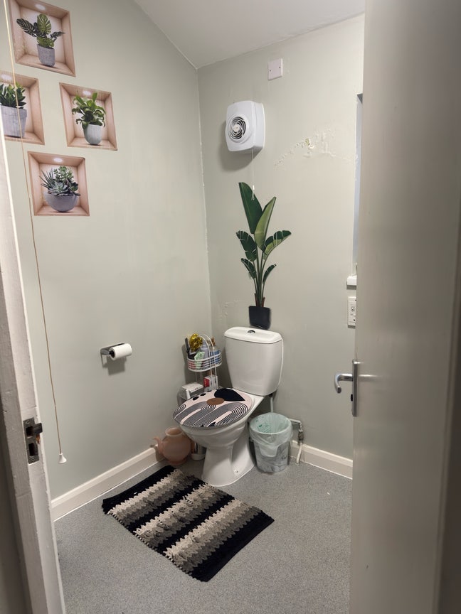 Furnished Double bed Room- Great location  Main Photo