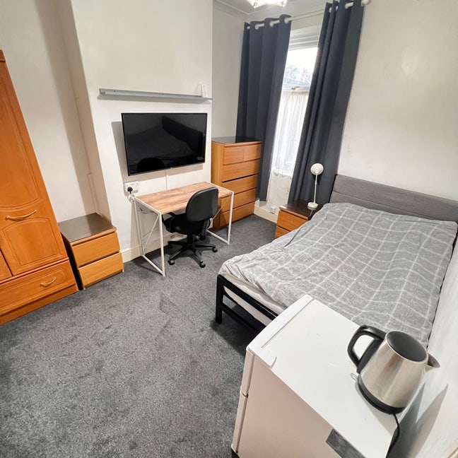 Town centre room Bridgend  Main Photo