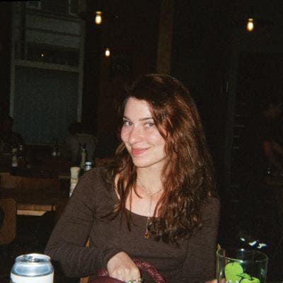 Hello! I am looking for a flatmate in North-W... Main Photo